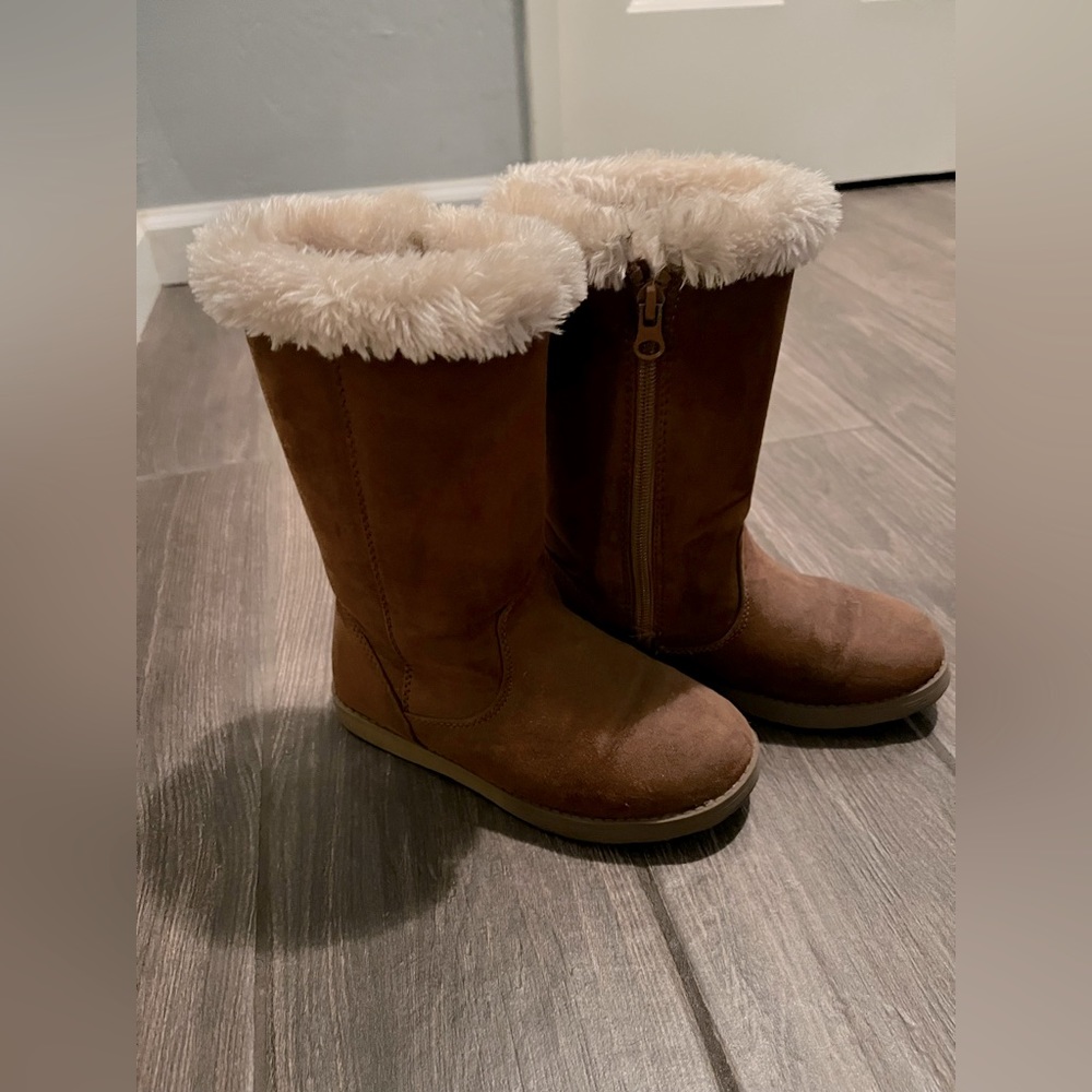 Girls winter boots.